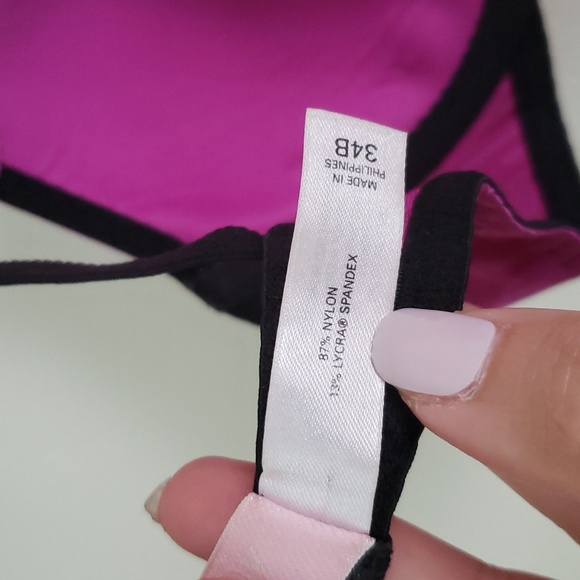 Victoria Secrets shiny fushia bra - Picture 6 of 6